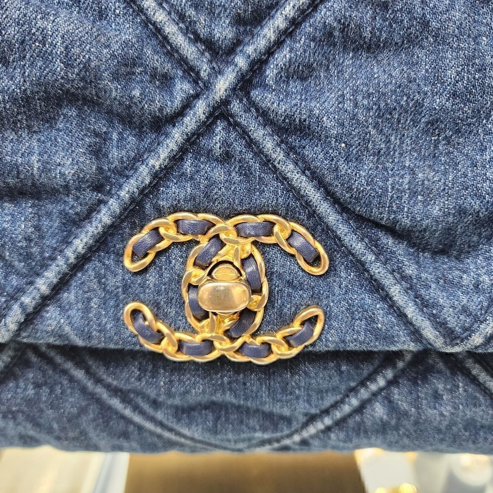 Authentic Large Chanel 19 Denim Quilted Flap Shoulder Handbag Purse crossbody - Picture 5 of 8